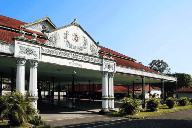 Cultural Exploration in Yogyakarta’s Old Town: The Palace, Taman Sari & Beringharjo Market