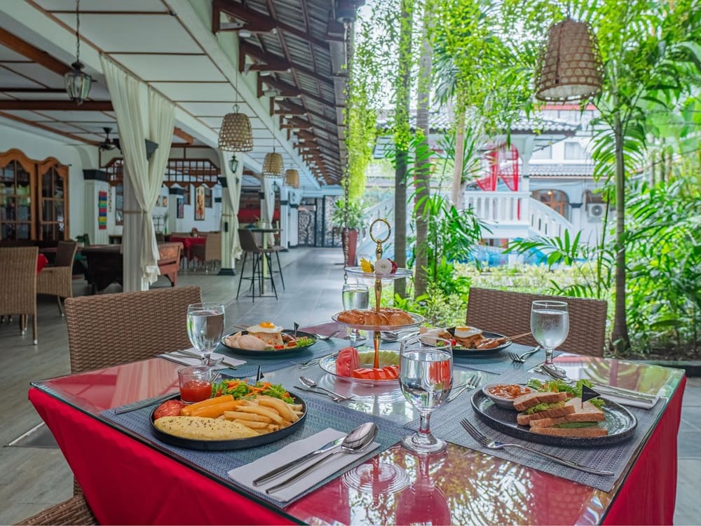 Breakfast with Pool & Garden View